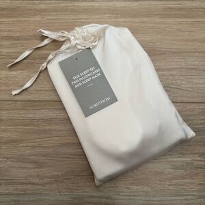 NWT Nordstrom 100% Silk Pillowcase and Eye Mask Set